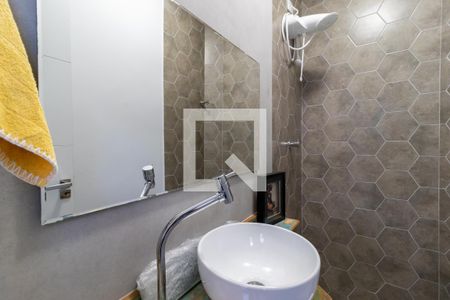 Casa à venda com 220m², 3 quartos e 2 vagas Casa à venda com 220m², 3 quartos e 2 vagasBanheiro de Serviço