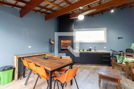 Casa à venda com 220m², 3 quartos e 2 vagas Casa à venda com 220m², 3 quartos e 2 vagasÁrea de Lazer / Churrasqueira