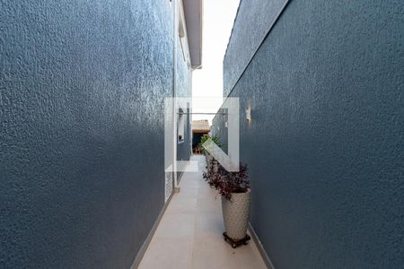 Casa à venda com 220m², 3 quartos e 2 vagas Casa à venda com 220m², 3 quartos e 2 vagasCorredor Lateral