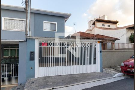 Casa à venda com 220m², 3 quartos e 2 vagas Casa à venda com 220m², 3 quartos e 2 vagasFachada