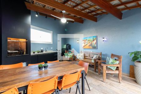 Casa à venda com 220m², 3 quartos e 2 vagas Casa à venda com 220m², 3 quartos e 2 vagasÁrea de Lazer / Churrasqueira