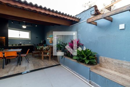 Casa à venda com 220m², 3 quartos e 2 vagas Casa à venda com 220m², 3 quartos e 2 vagasQuintal