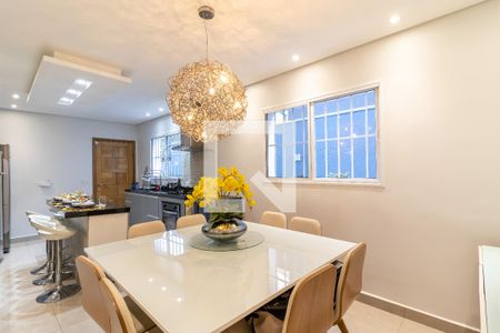 Casa à venda com 220m², 3 quartos e 2 vagas Casa à venda com 220m², 3 quartos e 2 vagasSala de Jantar