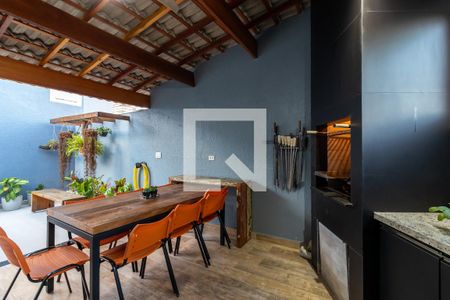 Casa à venda com 220m², 3 quartos e 2 vagas Casa à venda com 220m², 3 quartos e 2 vagasÁrea de Lazer / Churrasqueira