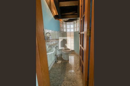 Apartamento à venda com 295m², 4 quartos e 6 vagas Apartamento à venda com 295m², 4 quartos e 6 vagasLavabo 1