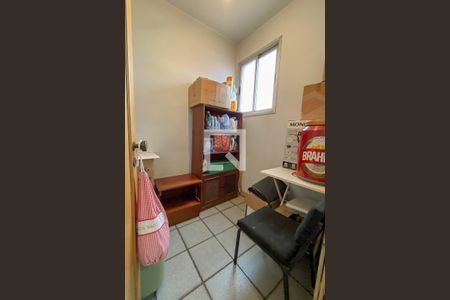 Apartamento à venda com 295m², 4 quartos e 6 vagas Apartamento à venda com 295m², 4 quartos e 6 vagasQuarto de Serviço