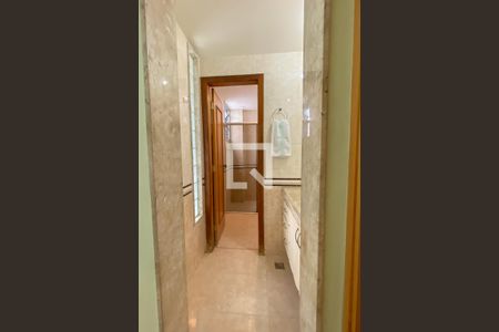 Apartamento à venda com 295m², 4 quartos e 6 vagas Apartamento à venda com 295m², 4 quartos e 6 vagasBanheiro da Suíte