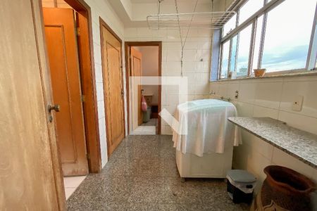 Apartamento à venda com 295m², 4 quartos e 6 vagas Apartamento à venda com 295m², 4 quartos e 6 vagasÁrea de Serviço