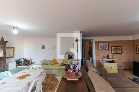 Casa à venda com 306m², 5 quartos e 6 vagasSalão