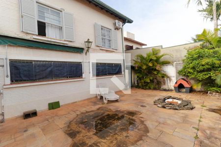 Casa à venda com 306m², 5 quartos e 6 vagasQuintal