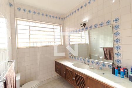 Casa à venda com 306m², 5 quartos e 6 vagasBanheiro 01