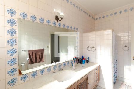 Casa à venda com 306m², 5 quartos e 6 vagasBanheiro 01