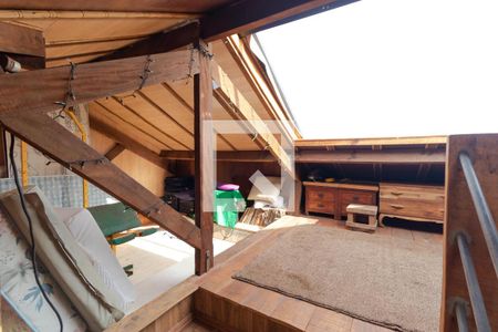 Casa à venda com 306m², 5 quartos e 6 vagasSótão