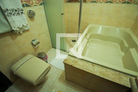 Casa à venda com 208m², 5 quartos e 2 vagasBanheiro do Quarto 1