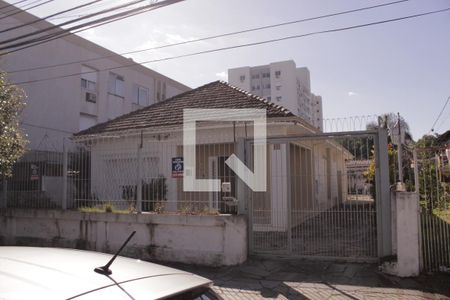Fachada de casa à venda com 4 quartos, 230m² em Medianeira, Porto Alegre