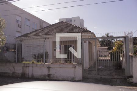 Fachada de casa à venda com 4 quartos, 230m² em Medianeira, Porto Alegre