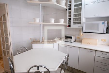 Apartamento para alugar com 300m², 5 quartos e 4 vagas Apartamento para alugar com 300m², 5 quartos e 4 vagasCozinha