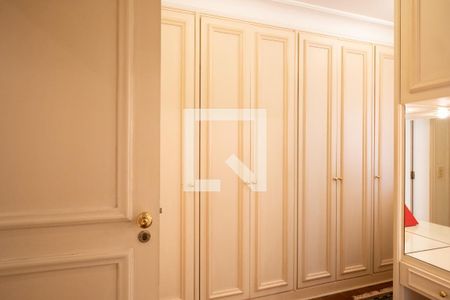 Apartamento para alugar com 300m², 5 quartos e 4 vagas Apartamento para alugar com 300m², 5 quartos e 4 vagasCloset da suíte 2