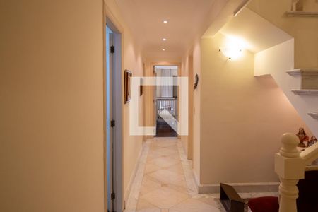 Apartamento para alugar com 300m², 5 quartos e 4 vagas Apartamento para alugar com 300m², 5 quartos e 4 vagasCorredor