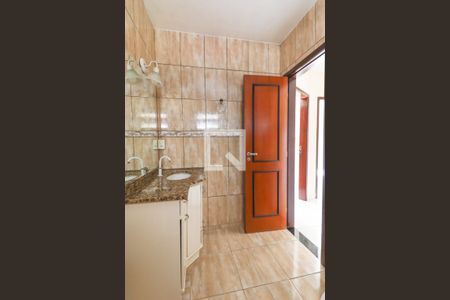 Casa para alugar com 175m², 3 quartos e 1 vaga Casa para alugar com 175m², 3 quartos e 1 vagaBanheiro Social 2
