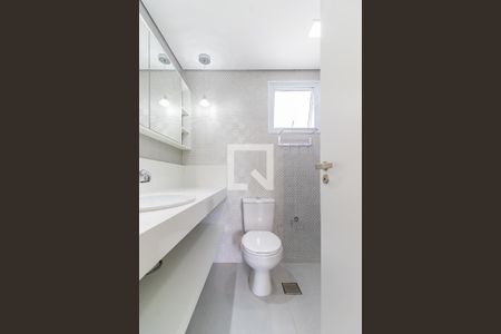 Apartamento à venda com 108m², 3 quartos e 2 vagas Apartamento à venda com 108m², 3 quartos e 2 vagasBanheiro da Suíte