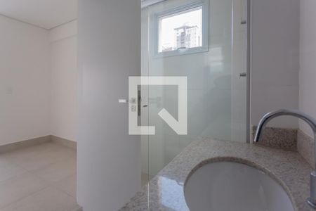 Banheiro de apartamento à venda com 1 quarto, 46m² em Lourdes, Belo Horizonte