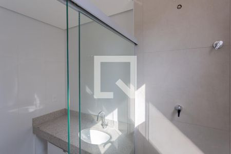 Banheiro de apartamento à venda com 1 quarto, 40m² em Lourdes, Belo Horizonte