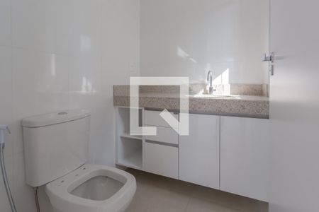 Banheiro de apartamento à venda com 1 quarto, 40m² em Lourdes, Belo Horizonte