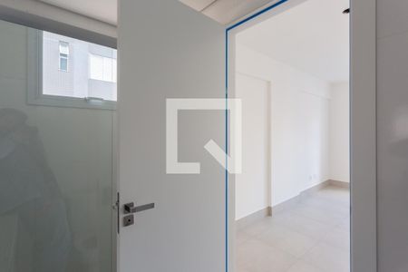 Banheiro de apartamento à venda com 1 quarto, 49m² em Lourdes, Belo Horizonte