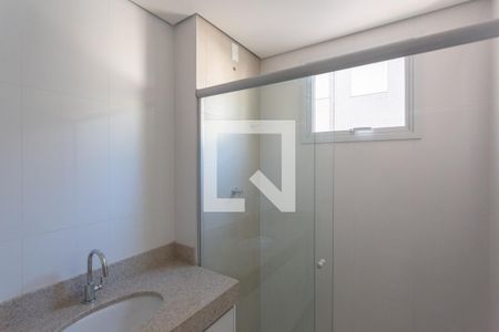 Banheiro de apartamento à venda com 1 quarto, 49m² em Lourdes, Belo Horizonte