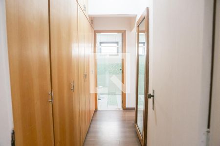 Closet da suíte 1 de apartamento para alugar com 4 quartos, 189m² em Vila Bastos, Santo André