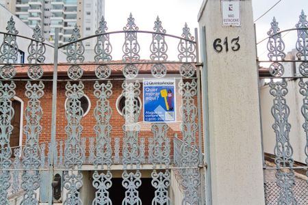 Casa para alugar com 500m², 3 quartos e 1 vaga Casa para alugar com 500m², 3 quartos e 1 vagaFachada