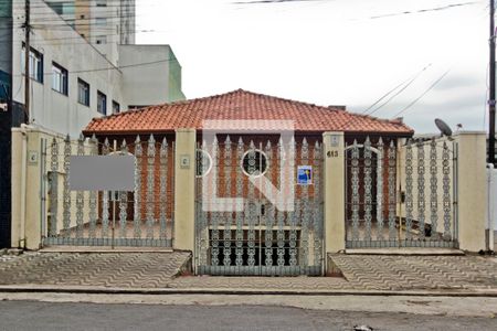 Casa para alugar com 500m², 3 quartos e 1 vaga Casa para alugar com 500m², 3 quartos e 1 vagaFachada