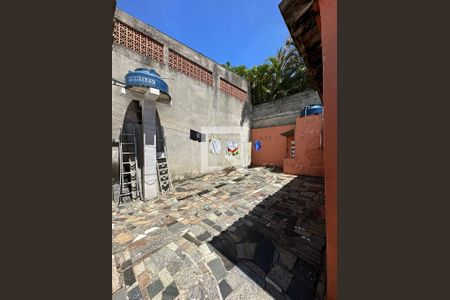 Casa à venda com 100m², 3 quartos e 2 vagas Casa à venda com 100m², 3 quartos e 2 vagasFundo Casa