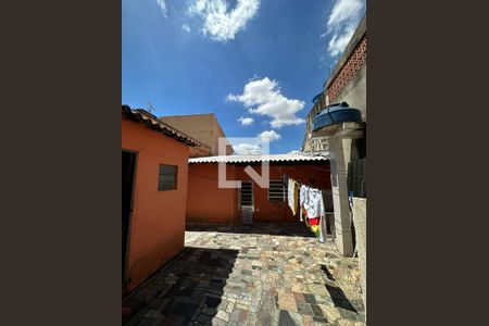 Casa à venda com 100m², 3 quartos e 2 vagas Casa à venda com 100m², 3 quartos e 2 vagasFundo Casa