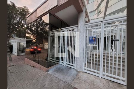 Apartamento à venda com 200m², 3 quartos e 4 vagasEntrada