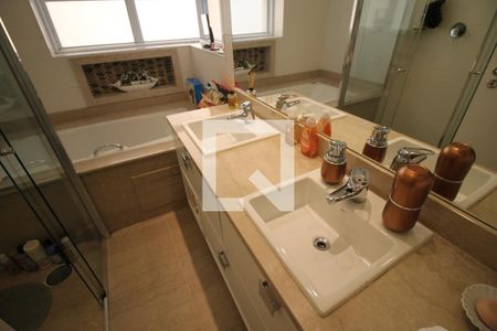 Apartamento à venda com 200m², 3 quartos e 4 vagasBanheiro da Suíte 3