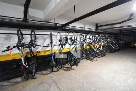 Bicicletário  de apartamento para alugar com 2 quartos, 58m² em Jd Independ, São Paulo