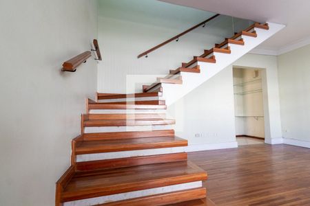 Escada de casa à venda com 5 quartos, 295m² em Vila Granada, São Paulo
