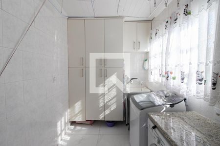 Casa à venda com 200m², 3 quartos e 4 vagas Casa à venda com 200m², 3 quartos e 4 vagasÁrea de Serviço