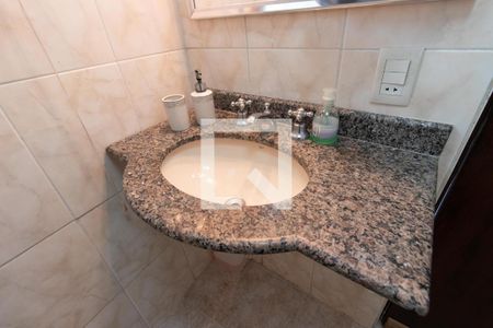 Casa à venda com 200m², 3 quartos e 4 vagas Casa à venda com 200m², 3 quartos e 4 vagasBanheiro Garagem