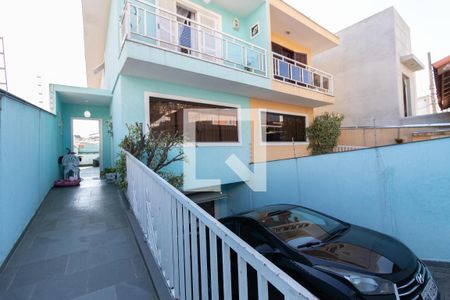 Casa à venda com 200m², 3 quartos e 4 vagas Casa à venda com 200m², 3 quartos e 4 vagasFachada