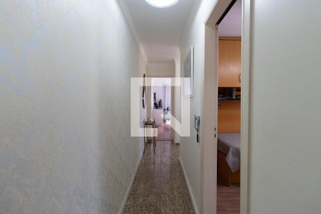 Casa à venda com 200m², 3 quartos e 4 vagas Casa à venda com 200m², 3 quartos e 4 vagasCorredor