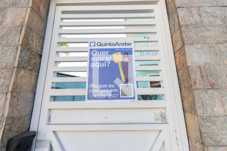 Casa à venda com 200m², 3 quartos e 4 vagas Casa à venda com 200m², 3 quartos e 4 vagasPlaca