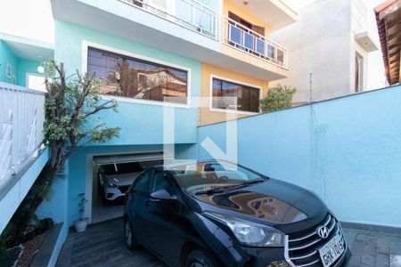 Casa à venda com 200m², 3 quartos e 4 vagas Casa à venda com 200m², 3 quartos e 4 vagasFachada