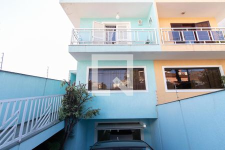 Casa à venda com 200m², 3 quartos e 4 vagas Casa à venda com 200m², 3 quartos e 4 vagasFachada