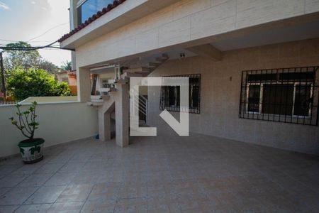 Casa à venda com 92m², 2 quartos e 1 vaga Casa à venda com 92m², 2 quartos e 1 vagaVaranda