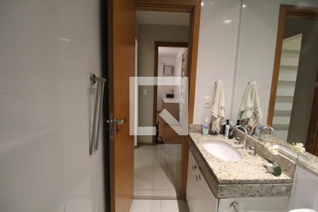 Apartamento à venda com 94m², 2 quartos e 2 vagasBanheiro 