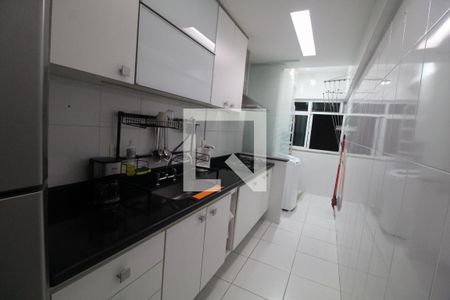 Apartamento à venda com 94m², 2 quartos e 2 vagasCozinha - Armários