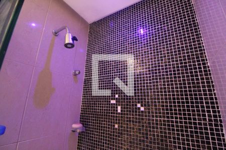 Apartamento à venda com 94m², 2 quartos e 2 vagasBanheiro suíte 